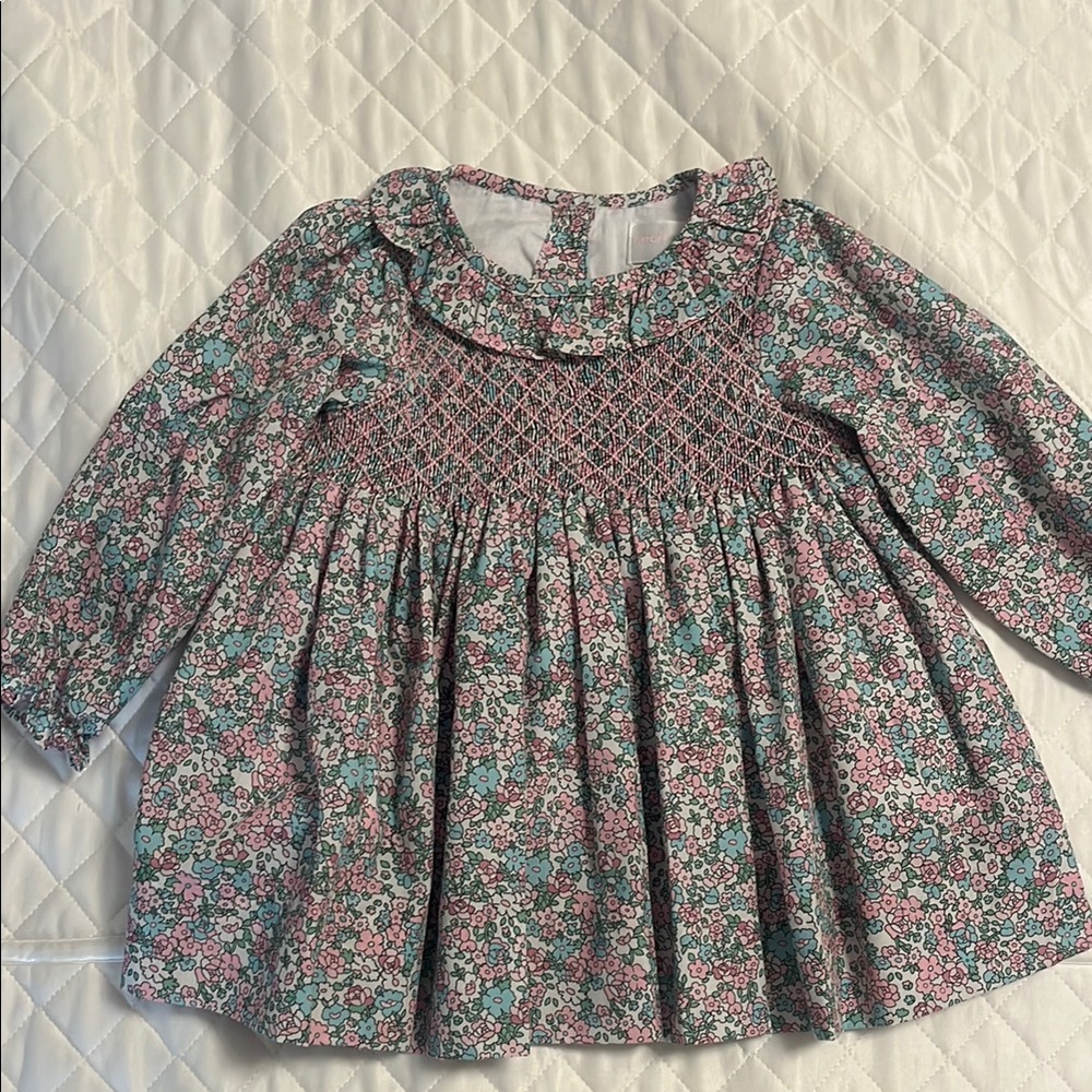 Cecil and Lou Smocked Long Sleeve Floral Top in Excellent Condition